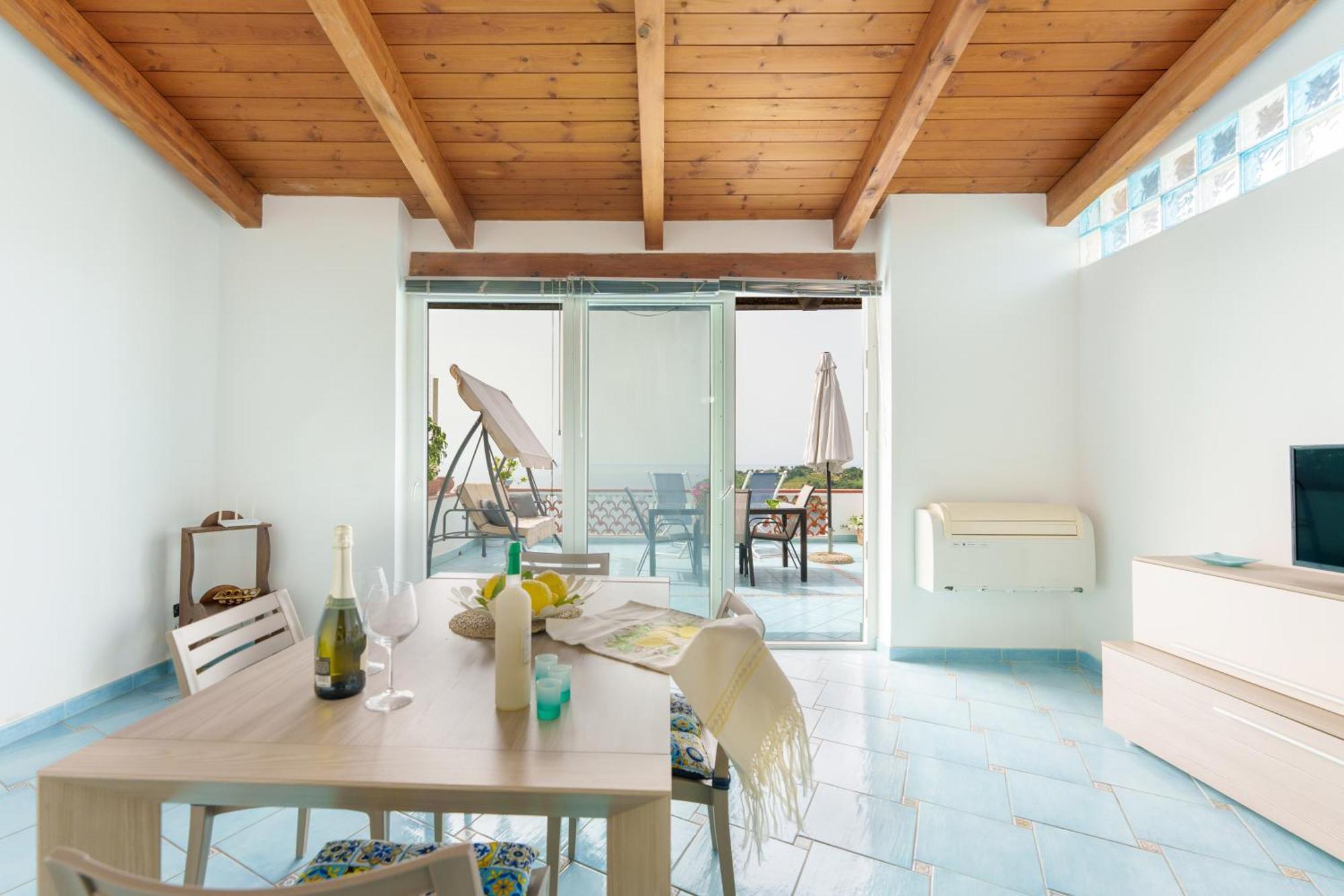 Apartment La Casa Sul Mediterraneo - Beautiful View Procida